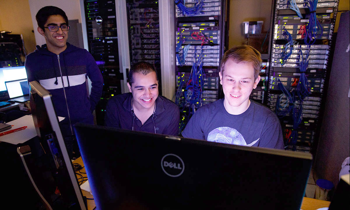 2 students collaborting infront of computer